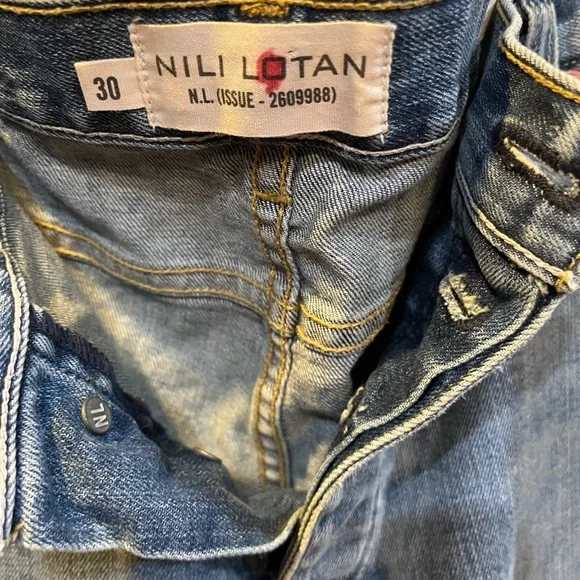 Nili Lotan Boyfriend Jeans in Venice Wash. Size 30